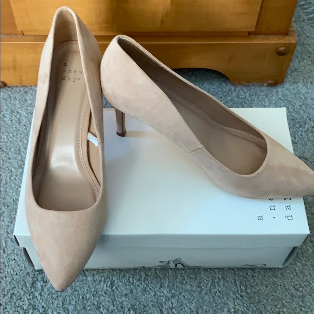 A New Day 2 IN heel Honey Beige. Size 8 1/2 NWOT